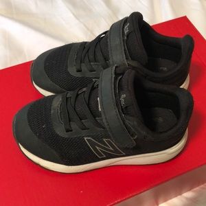 New Balance Hook and Loop toddler tennis shoe Toddler size 9 wide